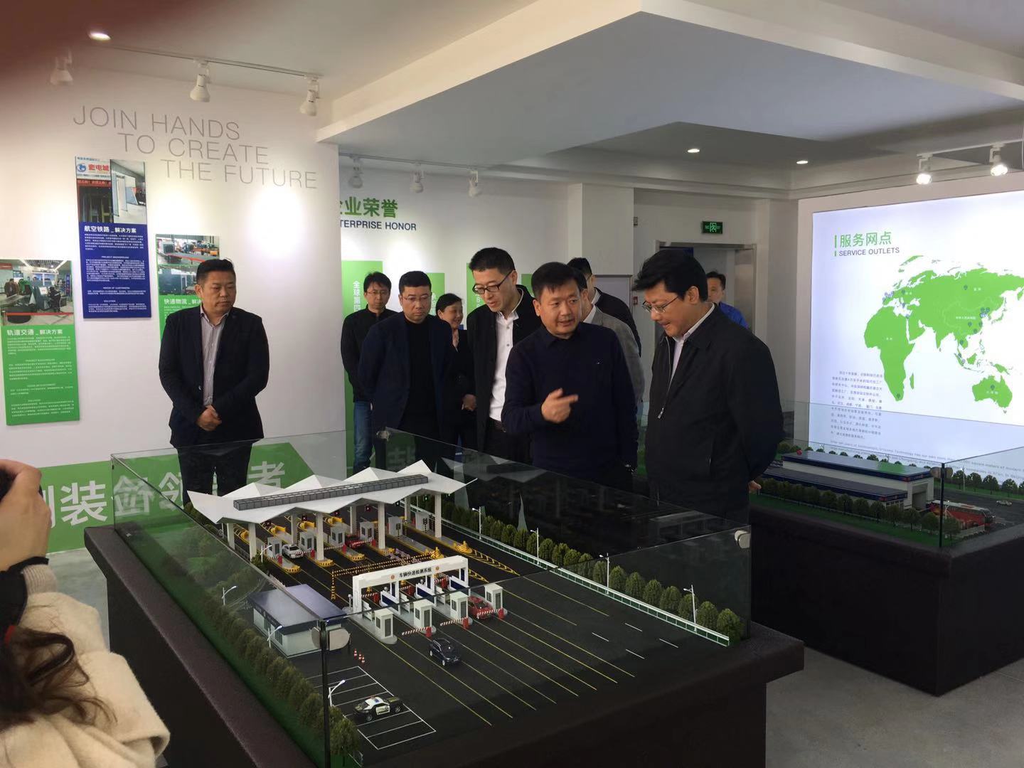 熱烈歡迎無(wú)錫新吳區(qū)委書(shū)記王進(jìn)健率隊(duì)蒞臨日聯(lián)科技考察