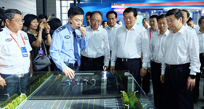 省委書記世界物聯(lián)網(wǎng)博覽會現(xiàn)場體驗(yàn)日聯(lián)智能車檢系統(tǒng)